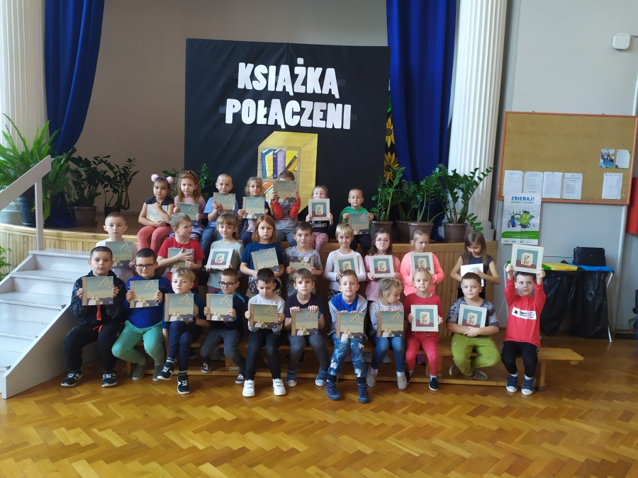 Książką połączeni