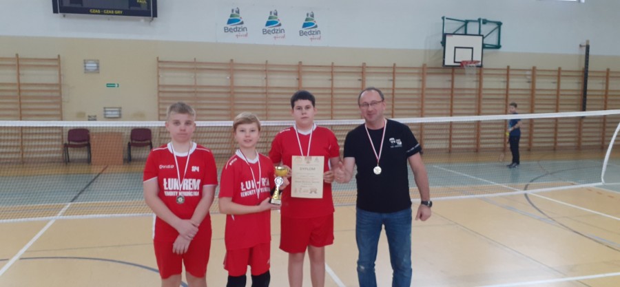 Wicemistrzostwo Będzina i srebrne medale Igrzysk Młodzieży Szkolnej w badmintonie chłopców.